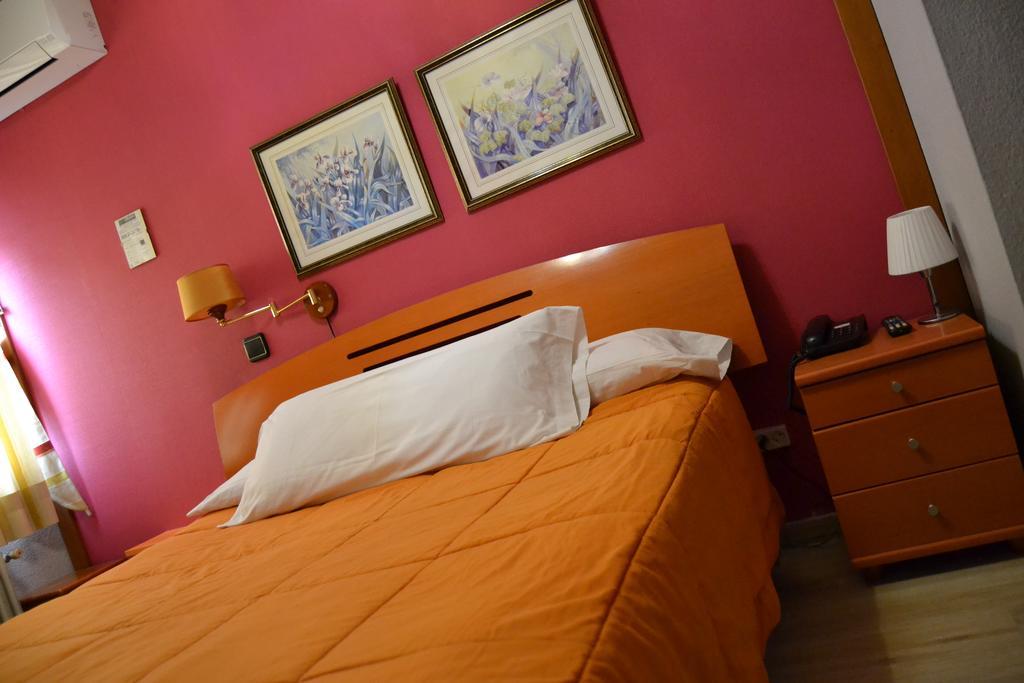 Hostal Don Juan I Alcalá de Henares Exterior foto