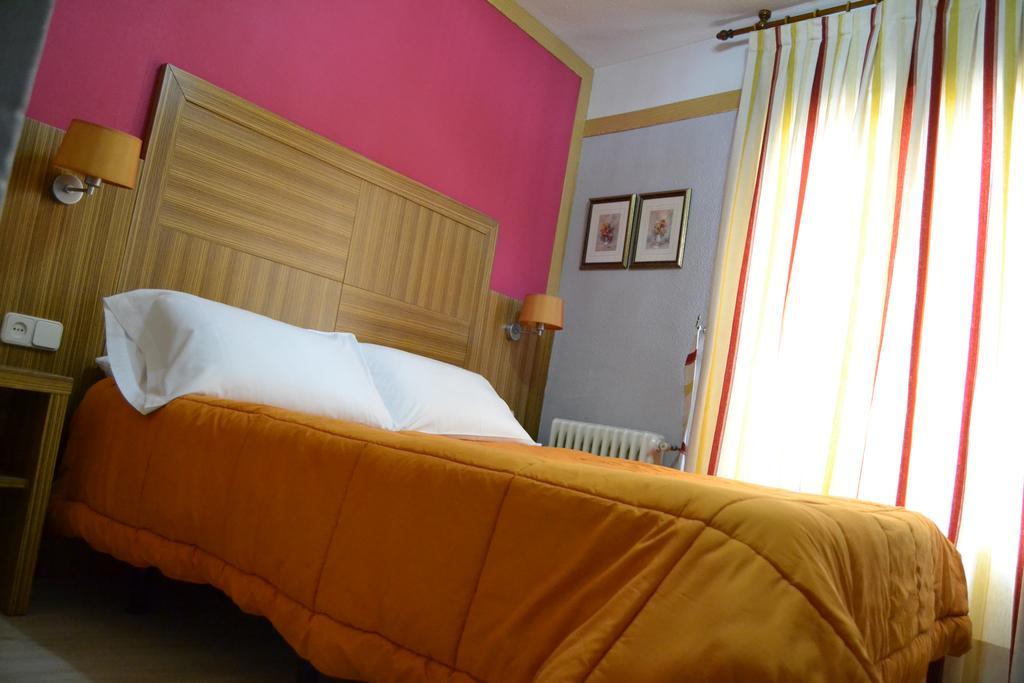 Hostal Don Juan I Alcalá de Henares Exterior foto